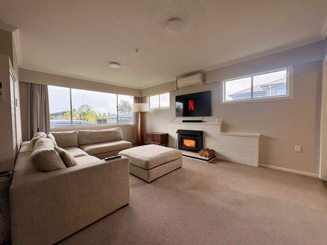 32 Clematis Avenue, Pukete, Hamilton - Carousel 1