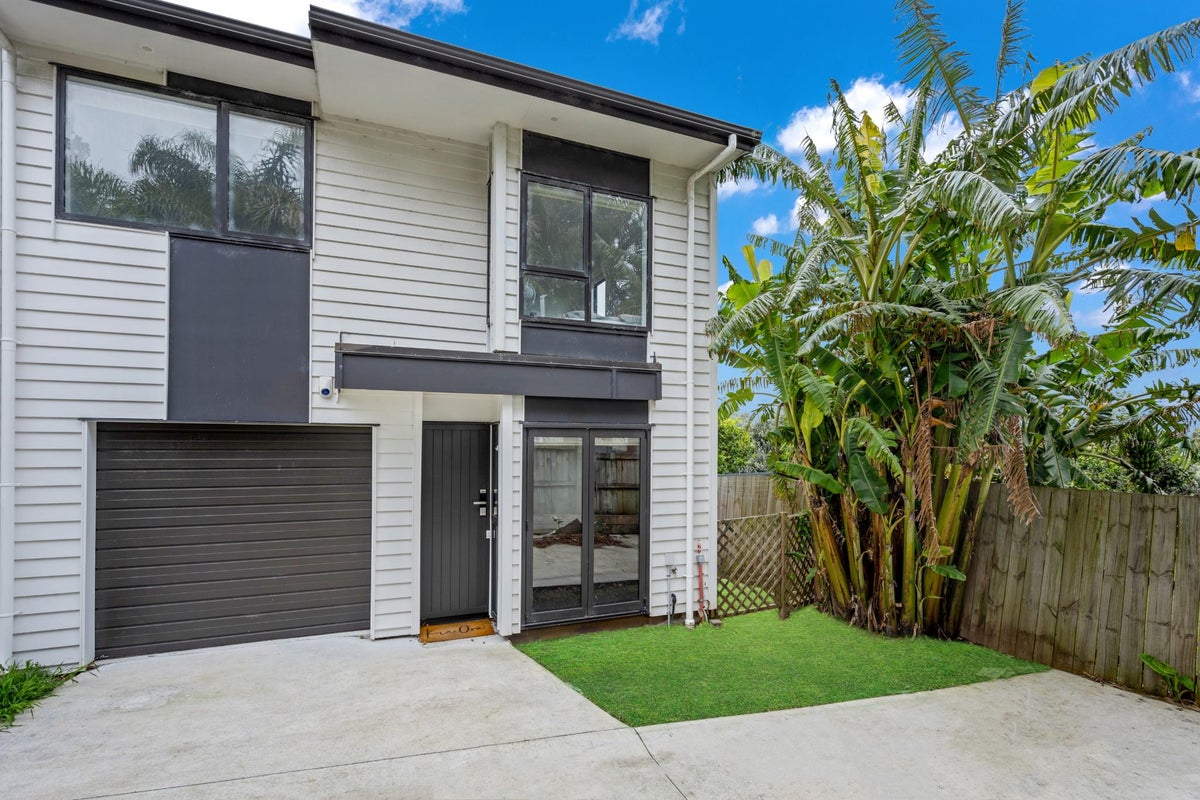 48F Waddell Avenue, Point England, Auckland - Carousel 1