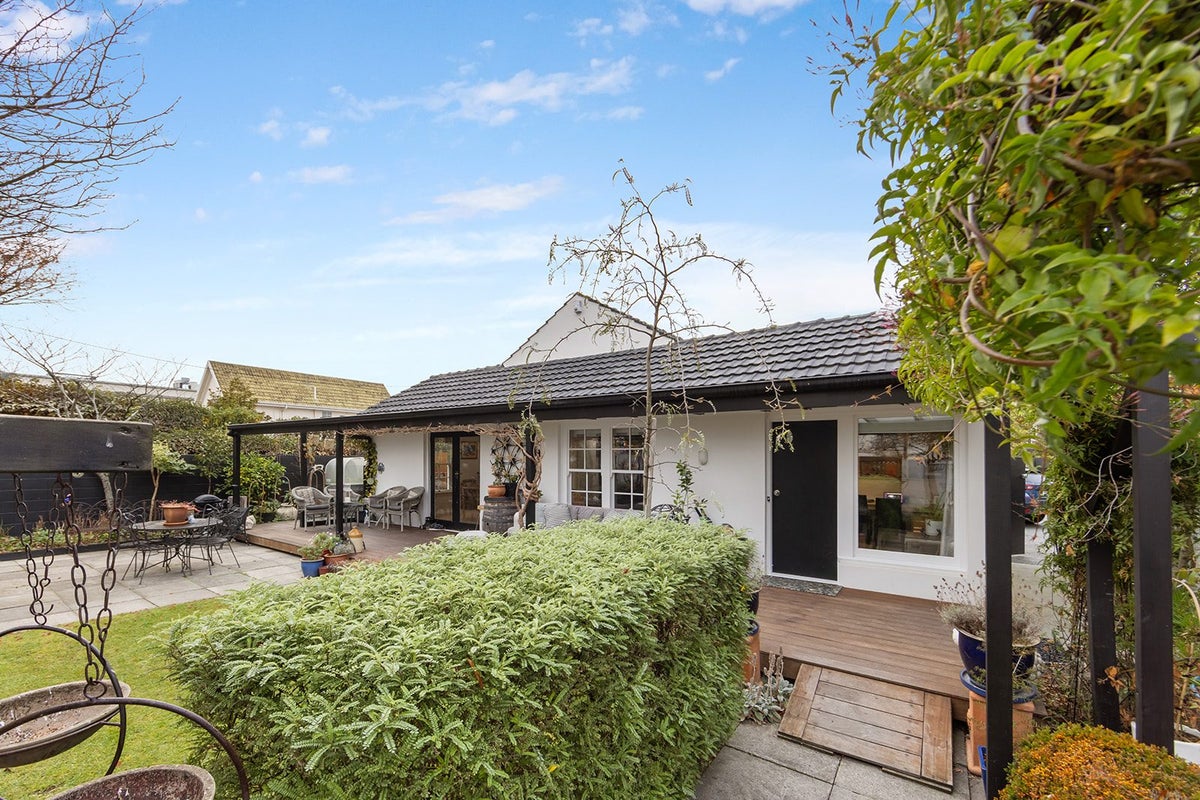 1/148 Leinster Road, Merivale, Christchurch - Carousel 1