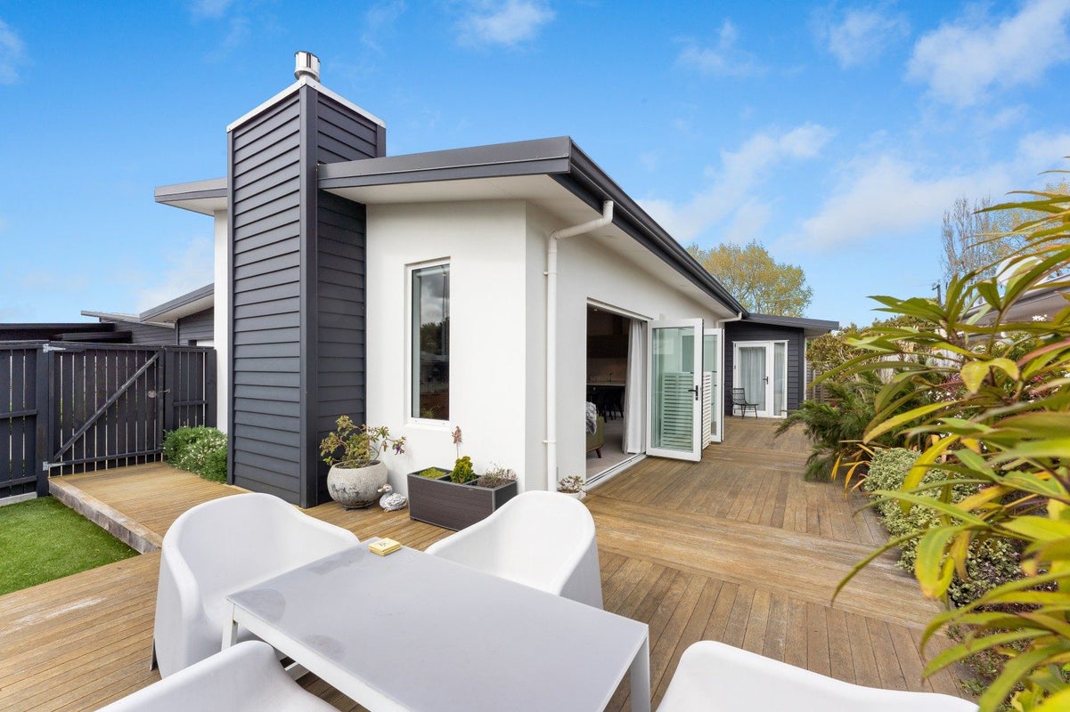 22 Serenity Crescent, Kelvin Grove, Palmerston North - Carousel 2