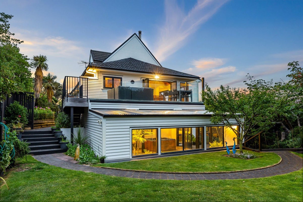 13 Frances Street, Waikanae Beach, Waikanae - Carousel 1