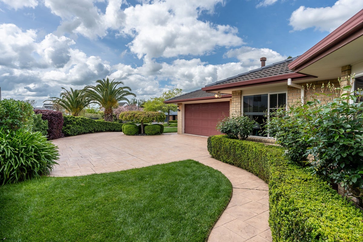 21 Heritage Avenue, Chartwell, Hamilton - Carousel 2