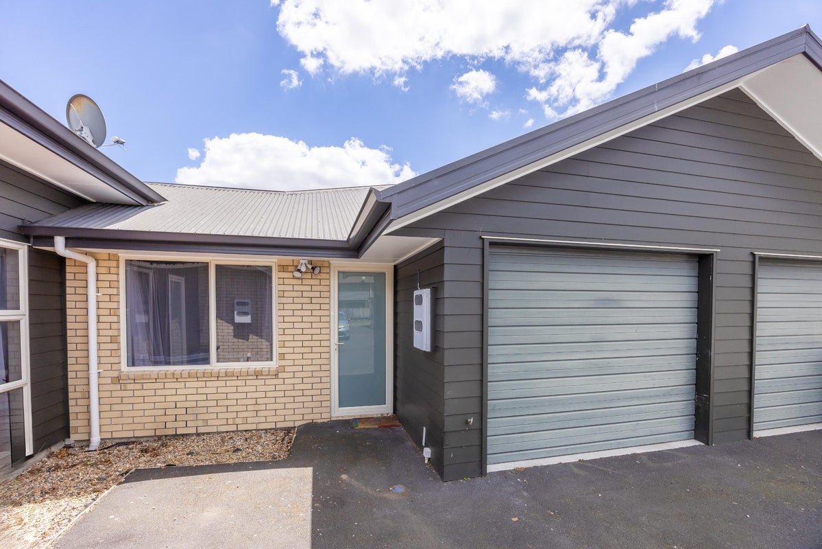 15D Beaumont Street, Hamilton East, Hamilton - Carousel 1