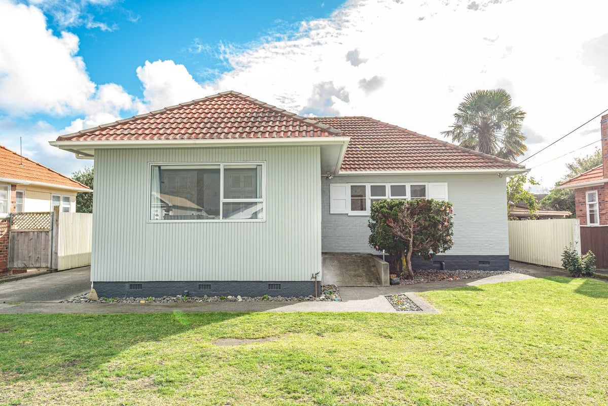 15 Nixon Street, Whanganui East, Whanganui - Carousel 1