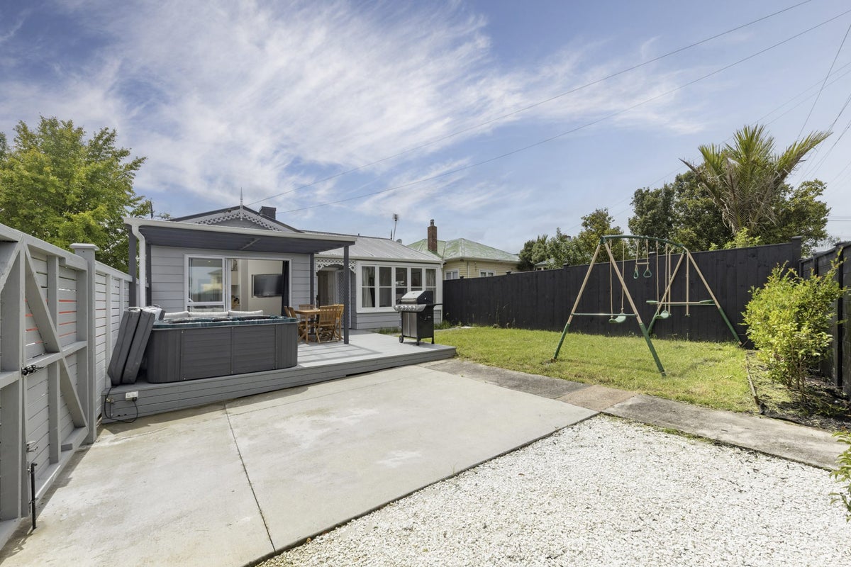 1564 Dominion Road Extension, Mount Roskill, Auckland - Carousel 1