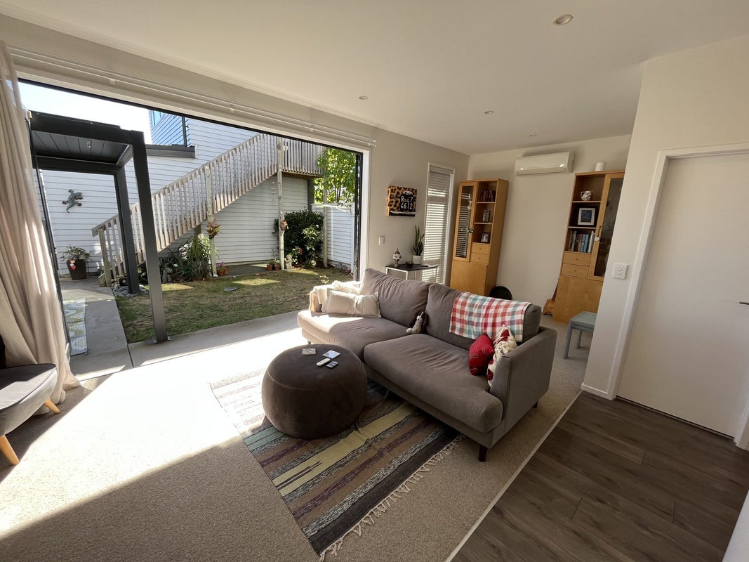 158 Seventh View Avenue, Beachlands, Auckland - Carousel 1