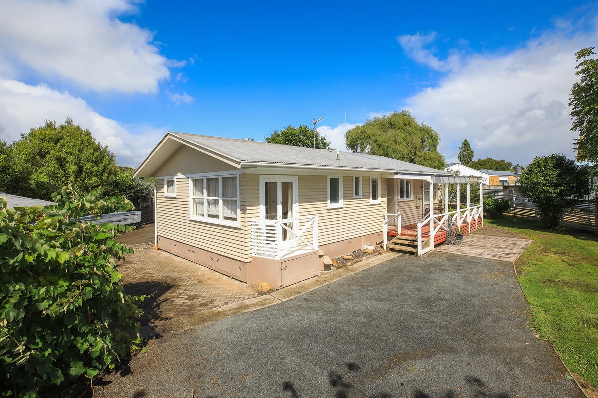 44 Morris Road, Hillcrest, Hamilton - Carousel 1