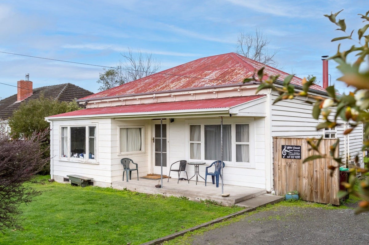 87 Cornwall Street, Masterton - Carousel 1