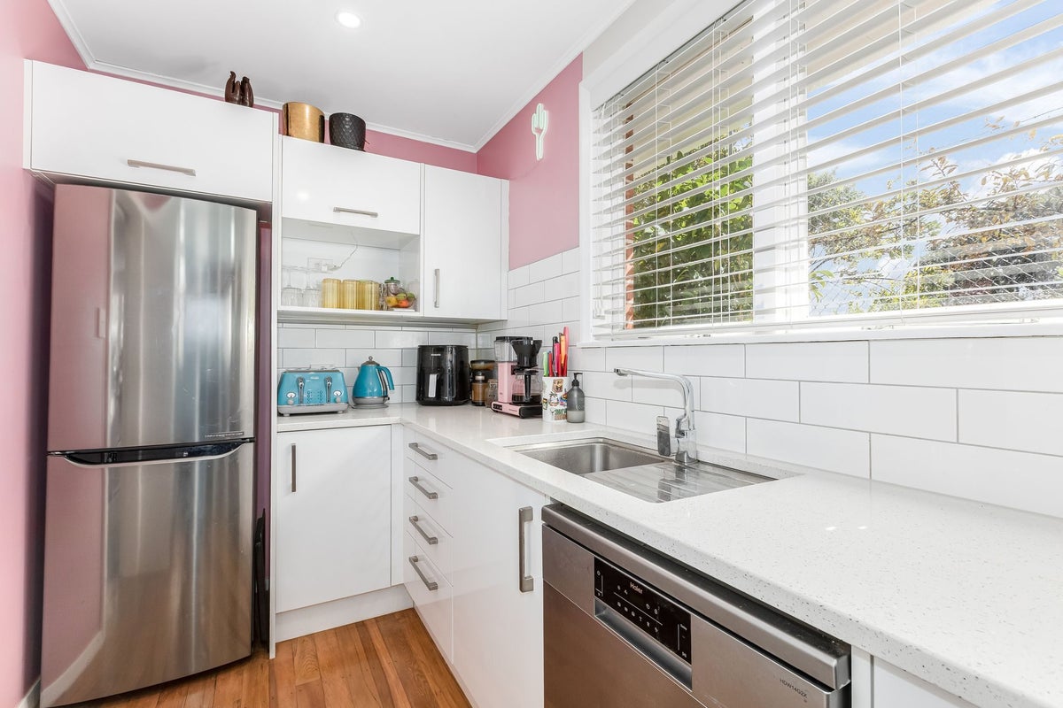 2/159 Muritai Road, Eastbourne, Lower Hutt - Carousel 2