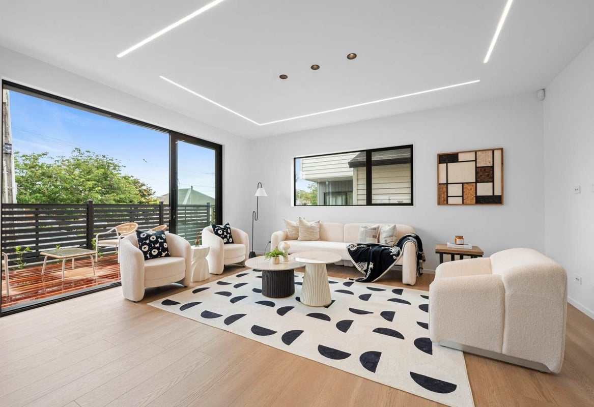 8A Cadman Avenue, Waterview, Auckland - Carousel 2
