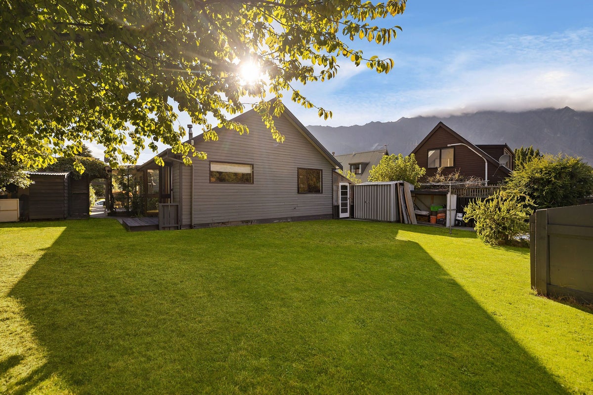 30 Remarkables Crescent, Frankton, Queenstown - Carousel 2