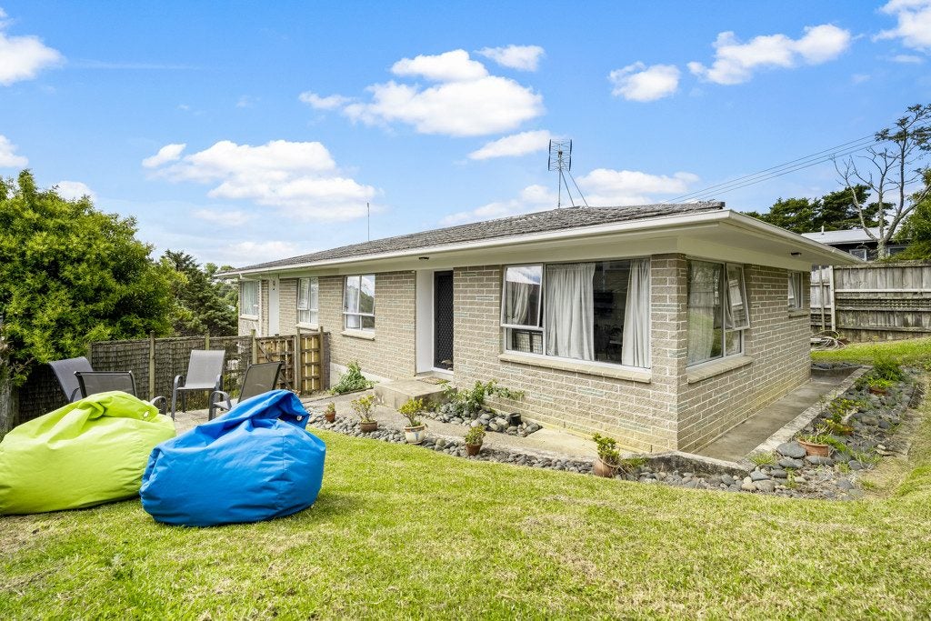 2/43 Archers Road, Hillcrest, Auckland - Carousel 1