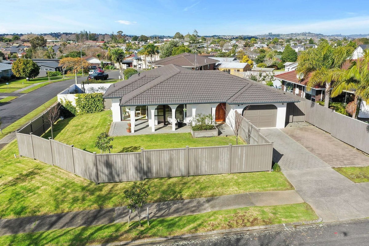 8 Olena Avenue, Sunnyhills, Auckland - Carousel 2