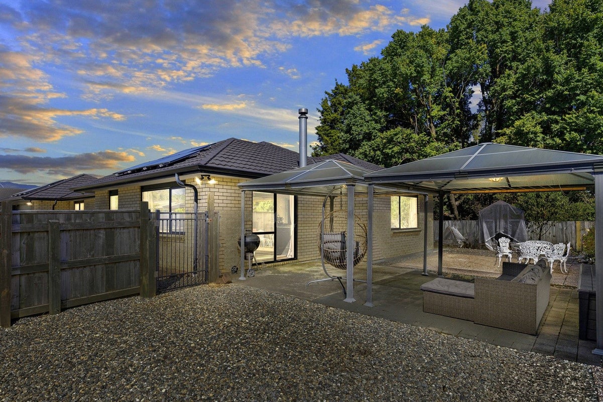 16A Sunstone Crescent, Brown Owl, Upper Hutt - Carousel 2