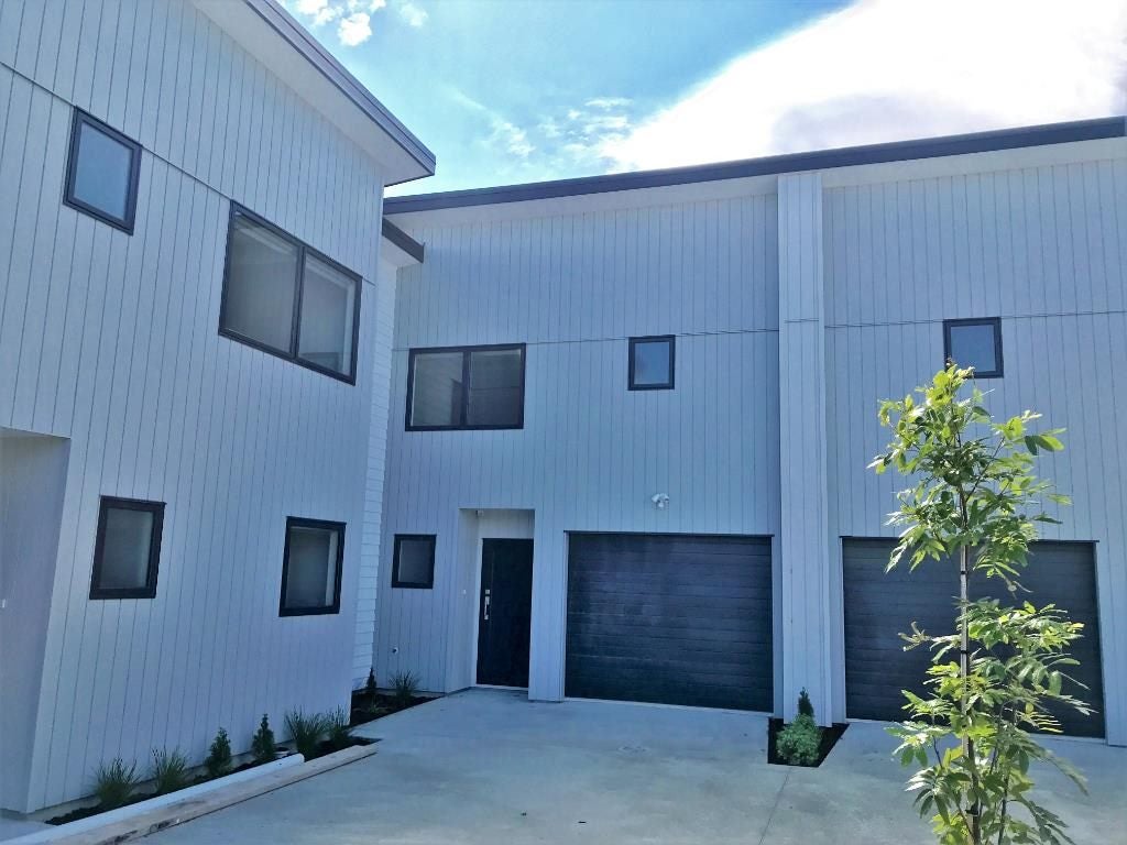 5/2 Lambert Court, Glenview, Hamilton - Carousel 1