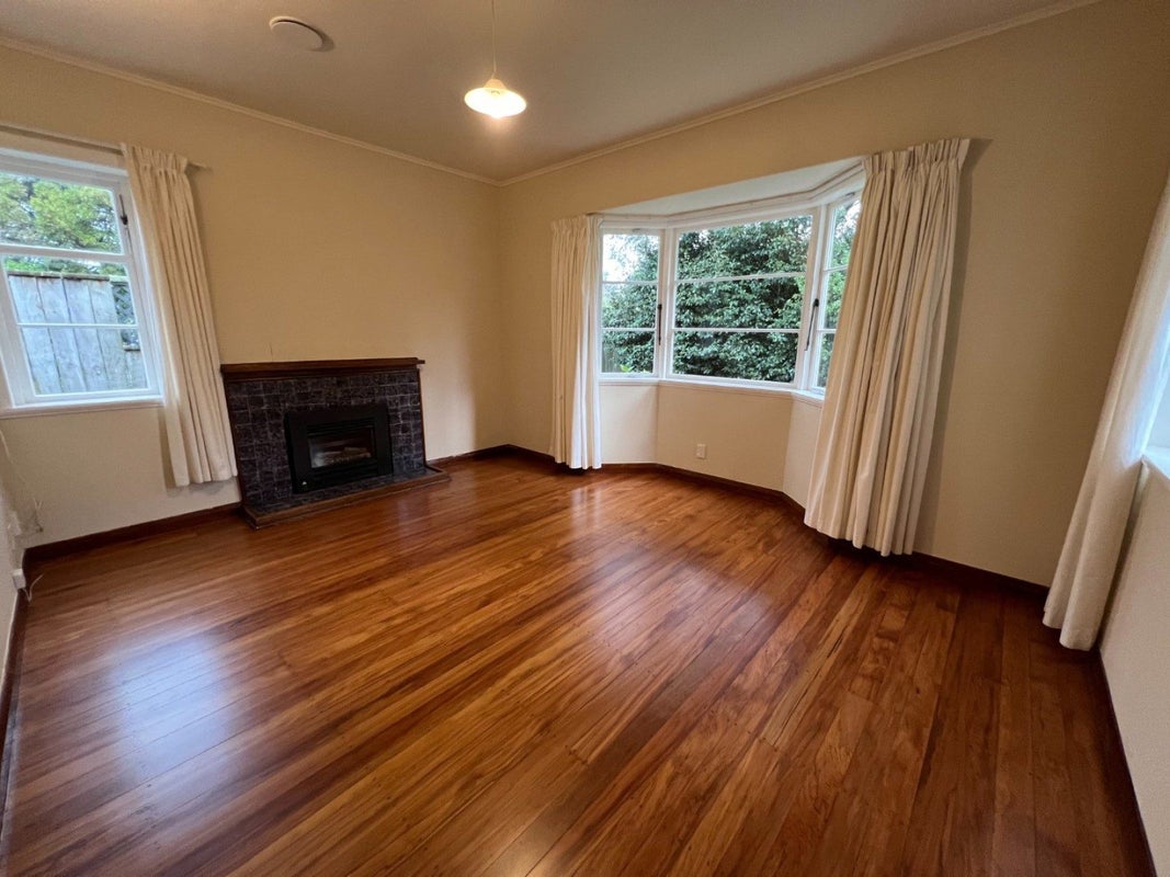 49 Savage Crescent, West End, Palmerston North - Carousel 2