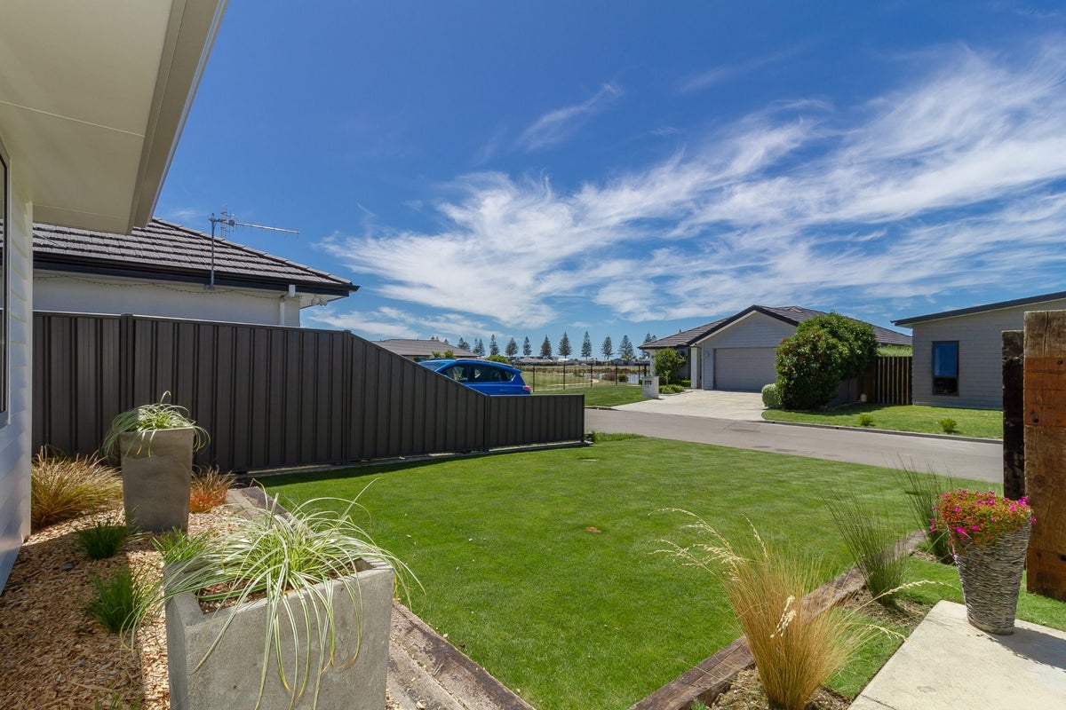 17 Ruakituri Place, Te Awa, Napier - Carousel 2