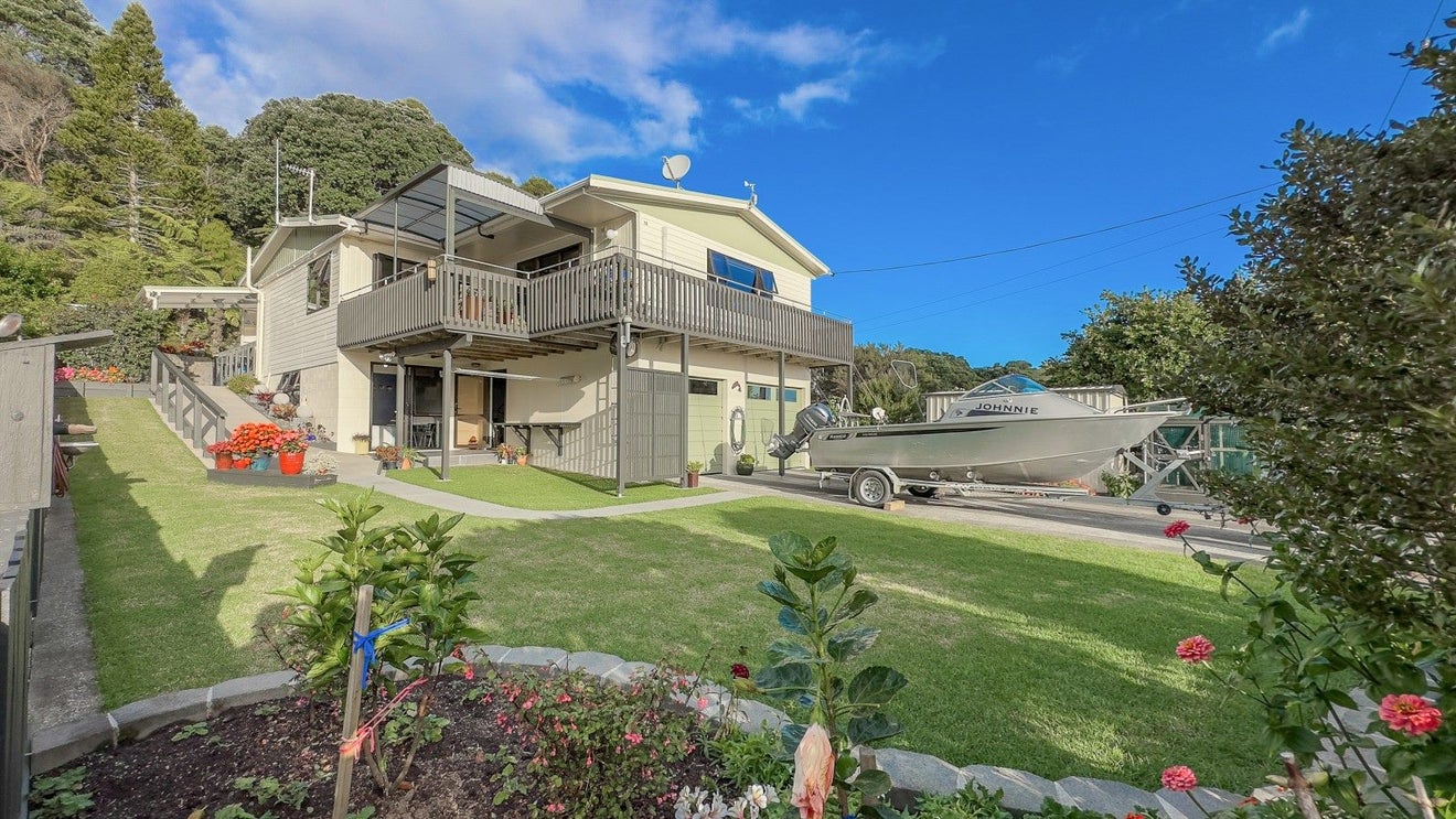 12 Hazlett Road, Te Mata - Carousel 1