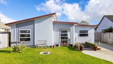 18 Robertson Street, Elderslea, Upper Hutt - Carousel 1