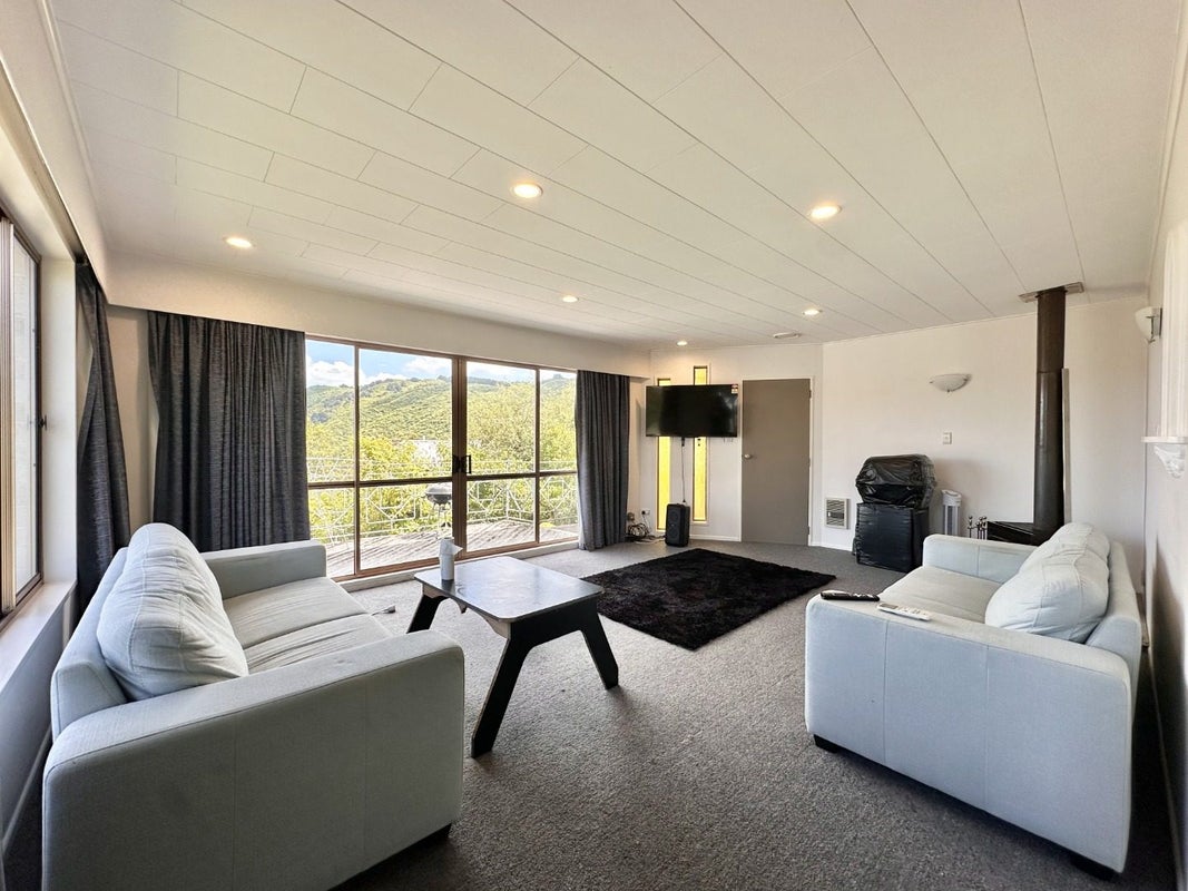 5 Alleyne Court, Brown Owl, Upper Hutt - Carousel 2