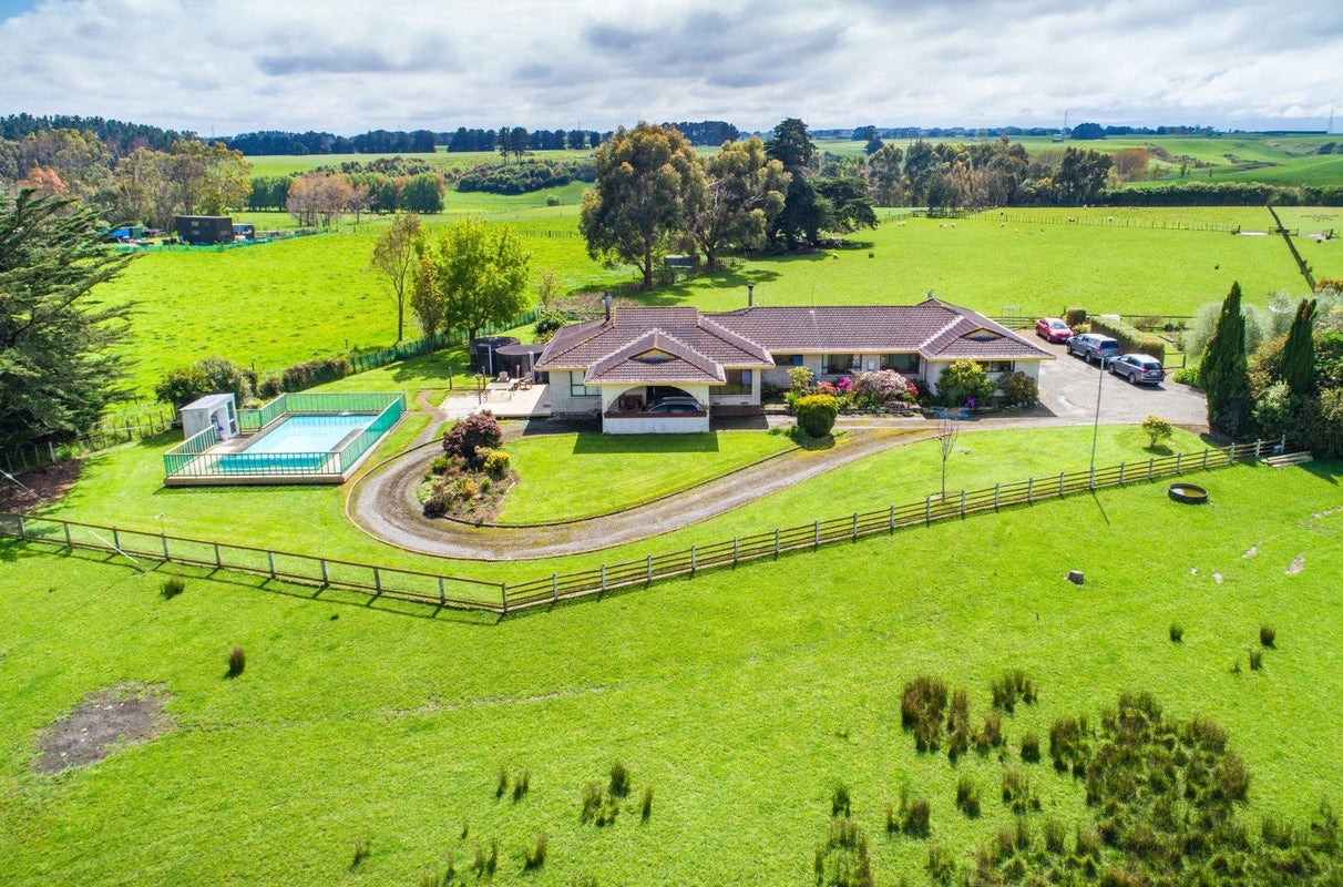 528 Stoney Creek Road, Kelvin Grove, Palmerston North - Carousel 2