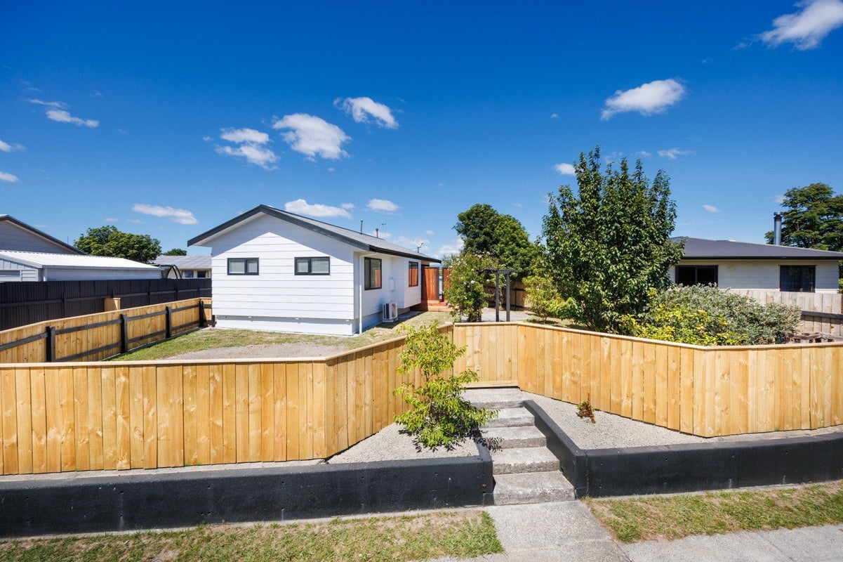 10 Dahlstrom Grove, Kelvin Grove, Palmerston North - Carousel 1