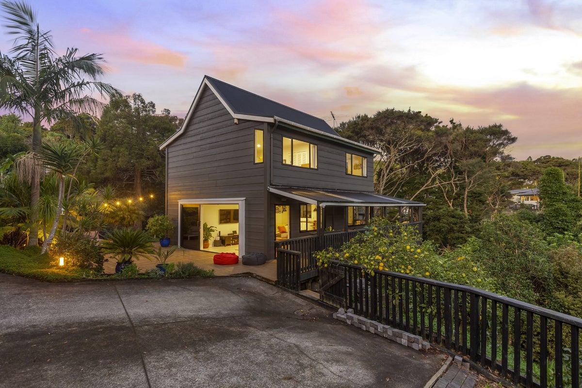 2/29 Ridgewood Crescent, Birkenhead, Auckland - Carousel 1