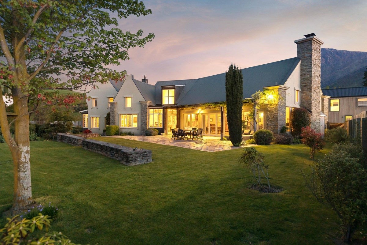 11 Lorne Street, Lake Hayes, Queenstown - Carousel 1