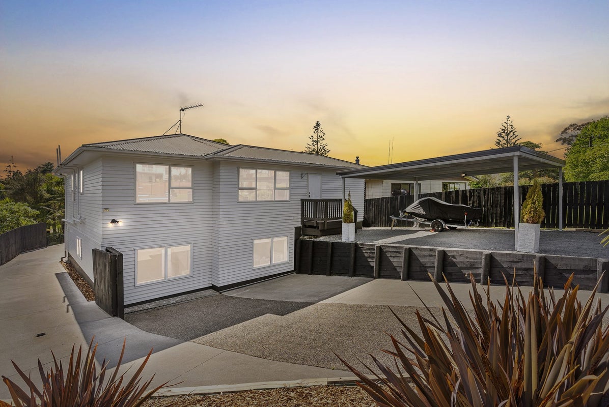 18 Grassmere Road, Henderson Valley, Auckland - Carousel 2