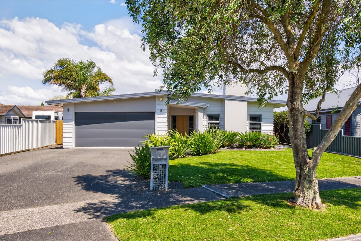 3 Pohutukawa Grove, Lytton West, Gisborne - Carousel 1