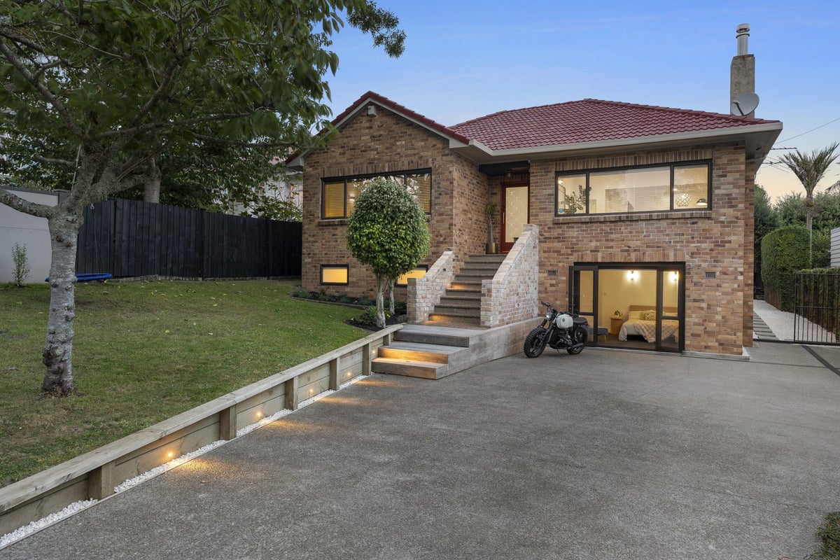 13 La Veta Avenue, Mount Albert, Auckland - Carousel 1