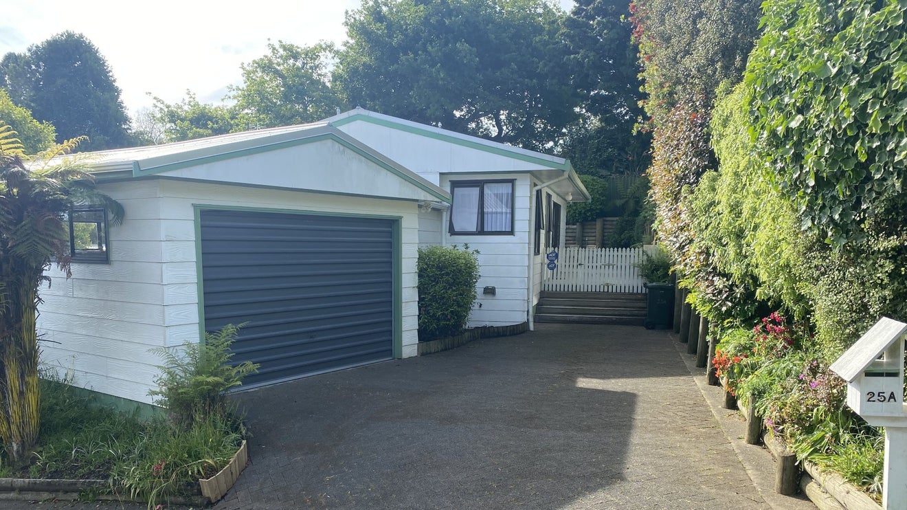 25A Gaylands Place, Opaheke, Papakura - Carousel 1