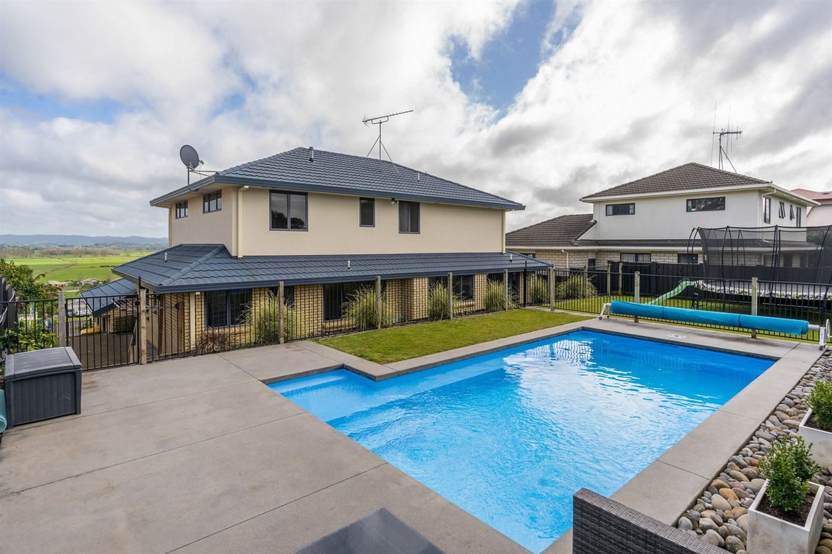 12 Tironui Terrace, Western Heights, Hamilton - Carousel 24