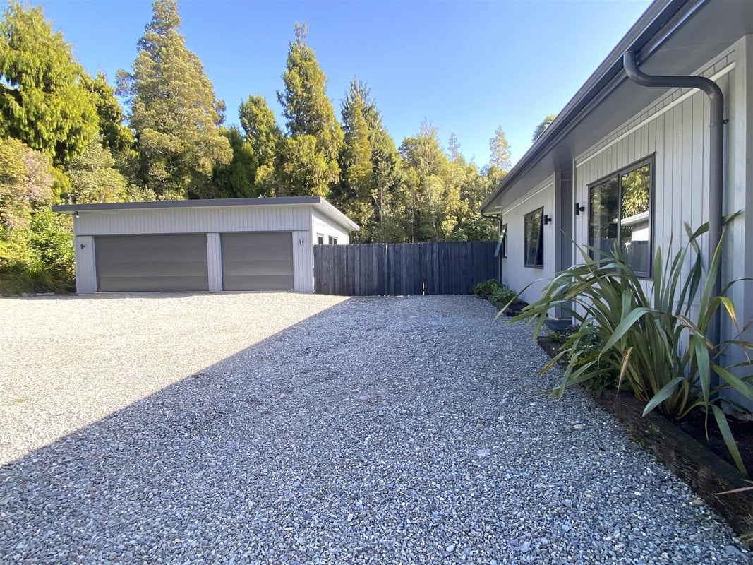 8 Jackson Place, Hokitika - Carousel 2