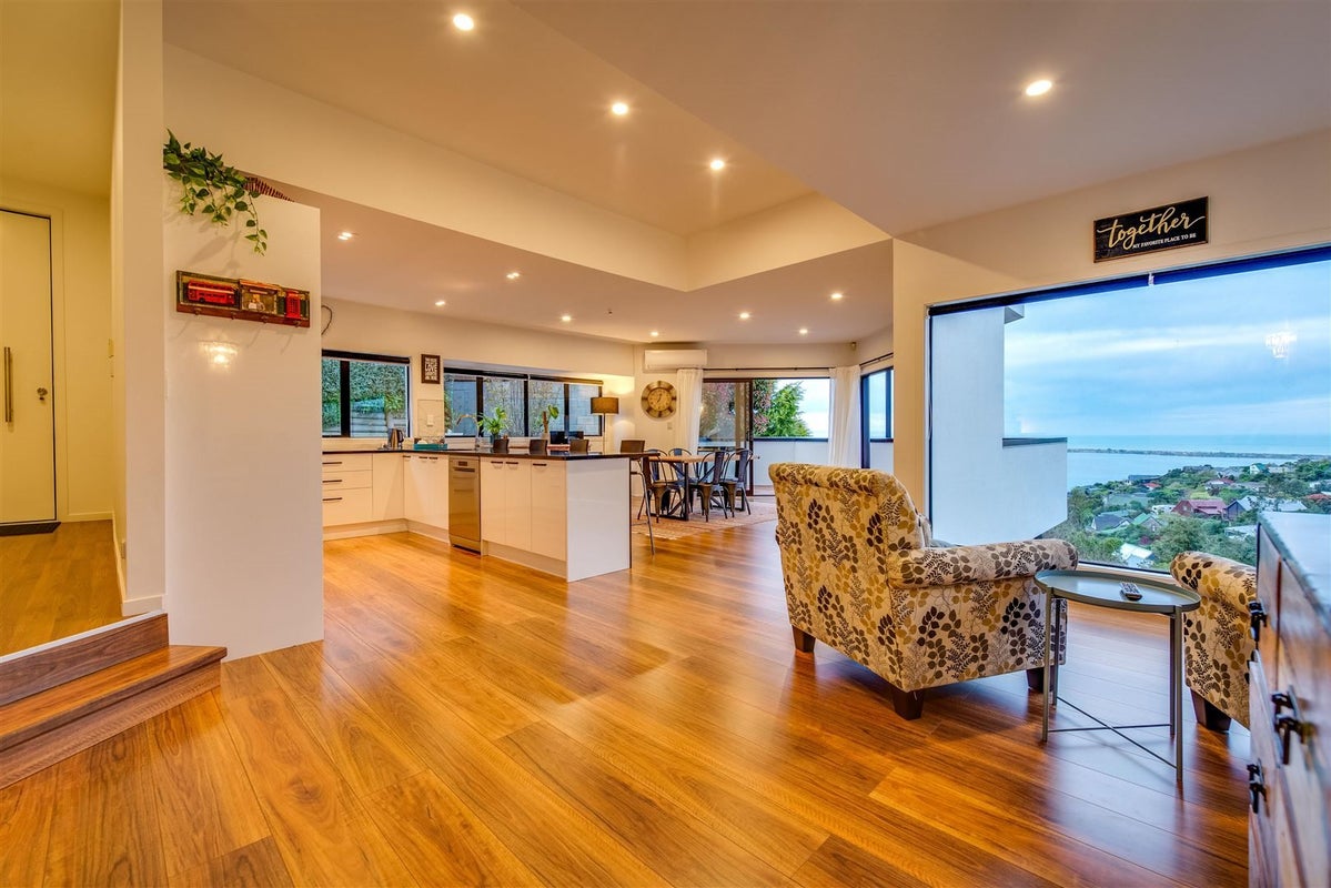 139 Mount Pleasant Road, Mount Pleasant, Christchurch - Carousel 1