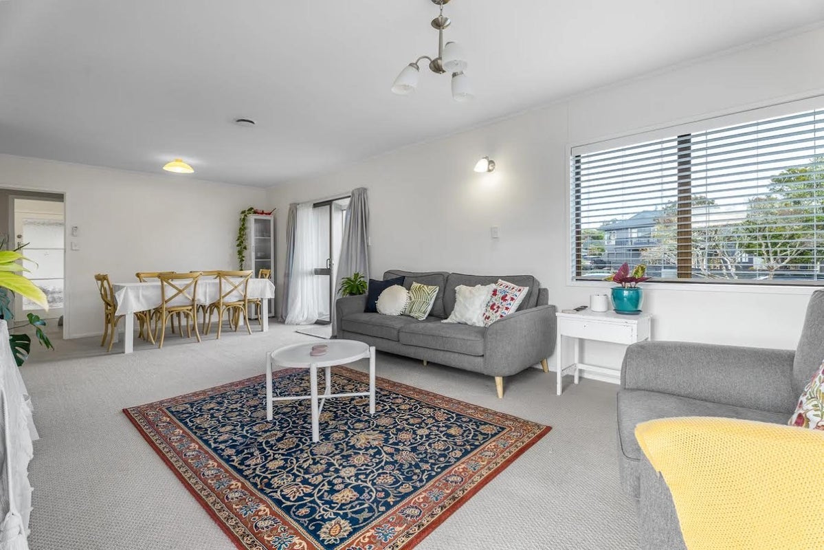 8 Chipping Dale, Mangere Bridge, Auckland - Carousel 2