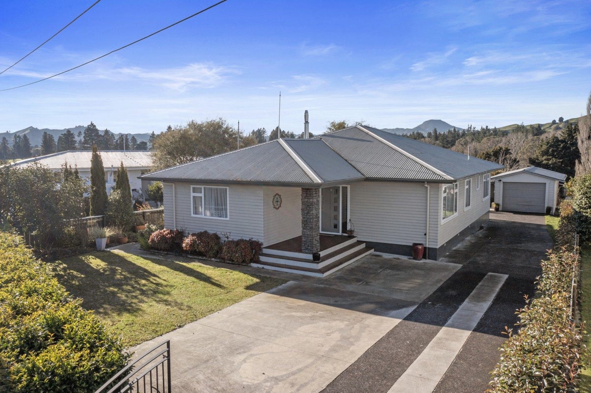 21 Tarrangower Avenue, Taumarunui - Carousel 1