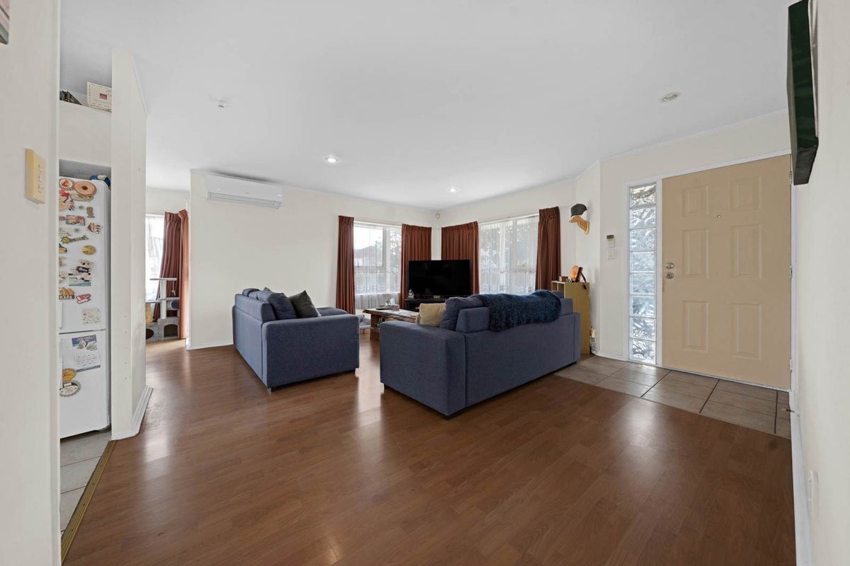 25 Burswood Drive, Burswood, Auckland - Carousel 2