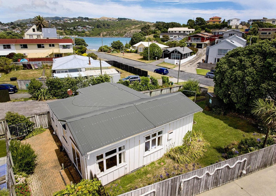 10 Lambley Road, Titahi Bay, Porirua - Carousel 1