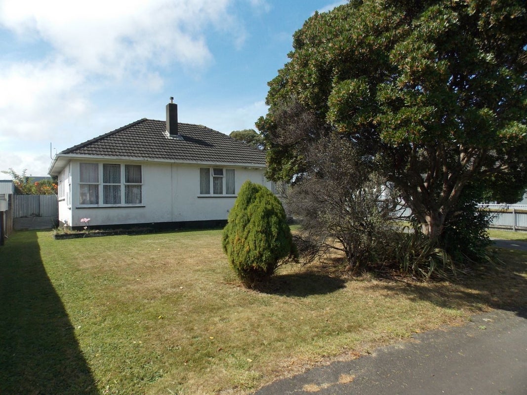 71 Clyde Crescent, Roslyn, Palmerston North - Carousel 1