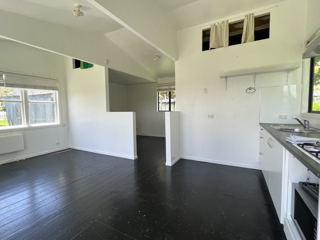 28 Leslie Avenue, Sandringham, Auckland - Carousel 2