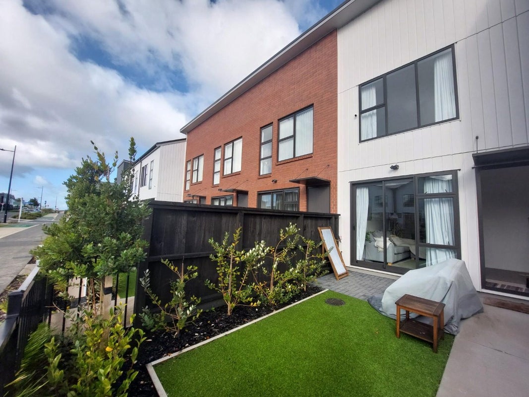 47 Manarini Road, Westgate, Auckland - Carousel 1