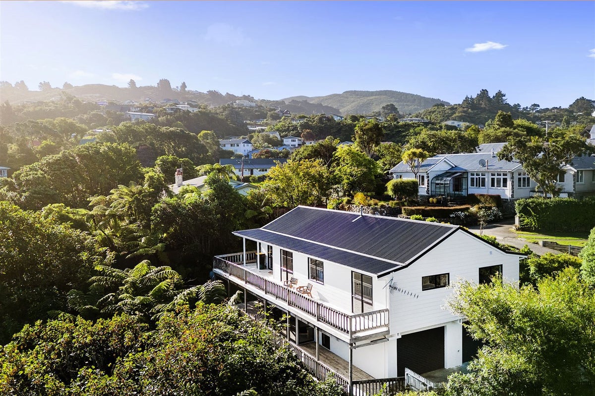 12A Park Road, Belmont, Lower Hutt - Carousel 2