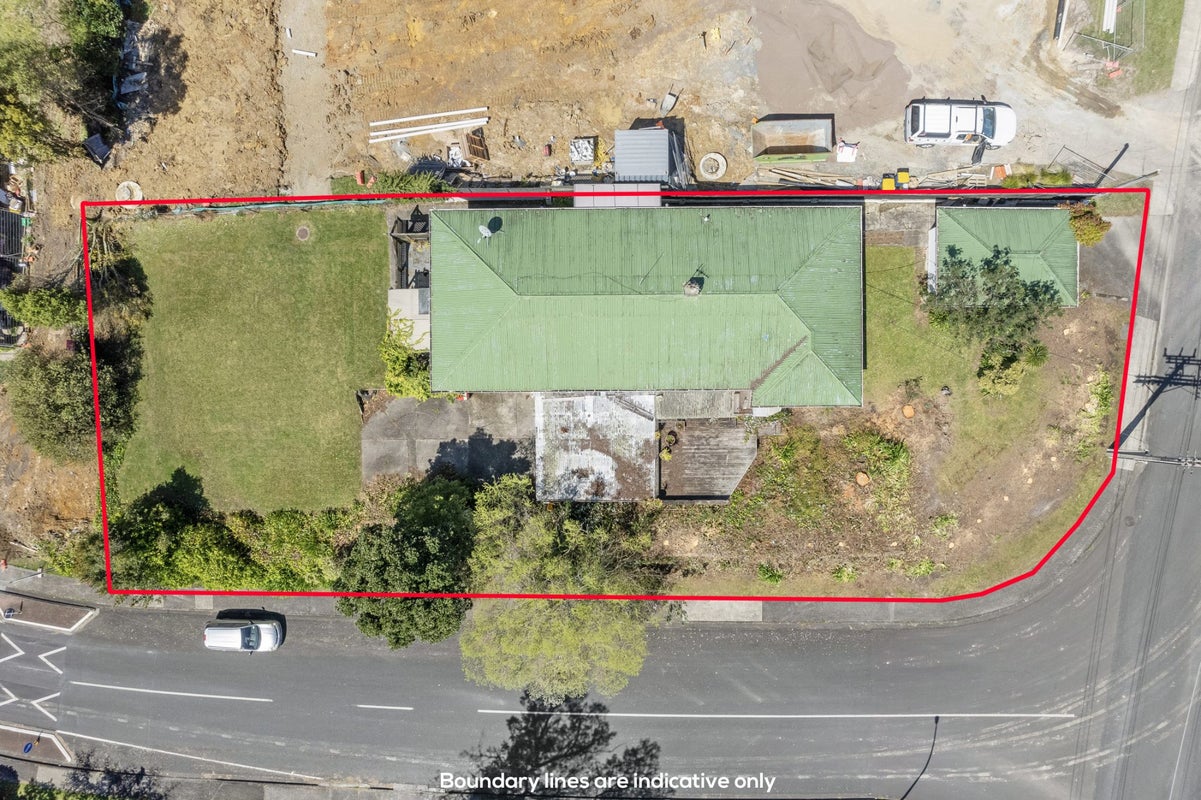84 Awaroa Road, Sunnyvale, Auckland - Carousel 1