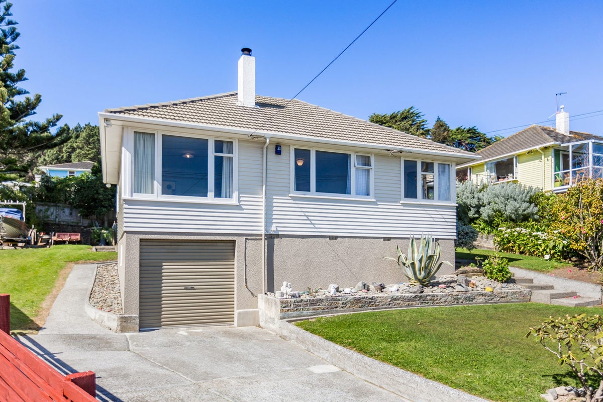 30 Chaffey Crescent, Titahi Bay, Porirua - Carousel 1
