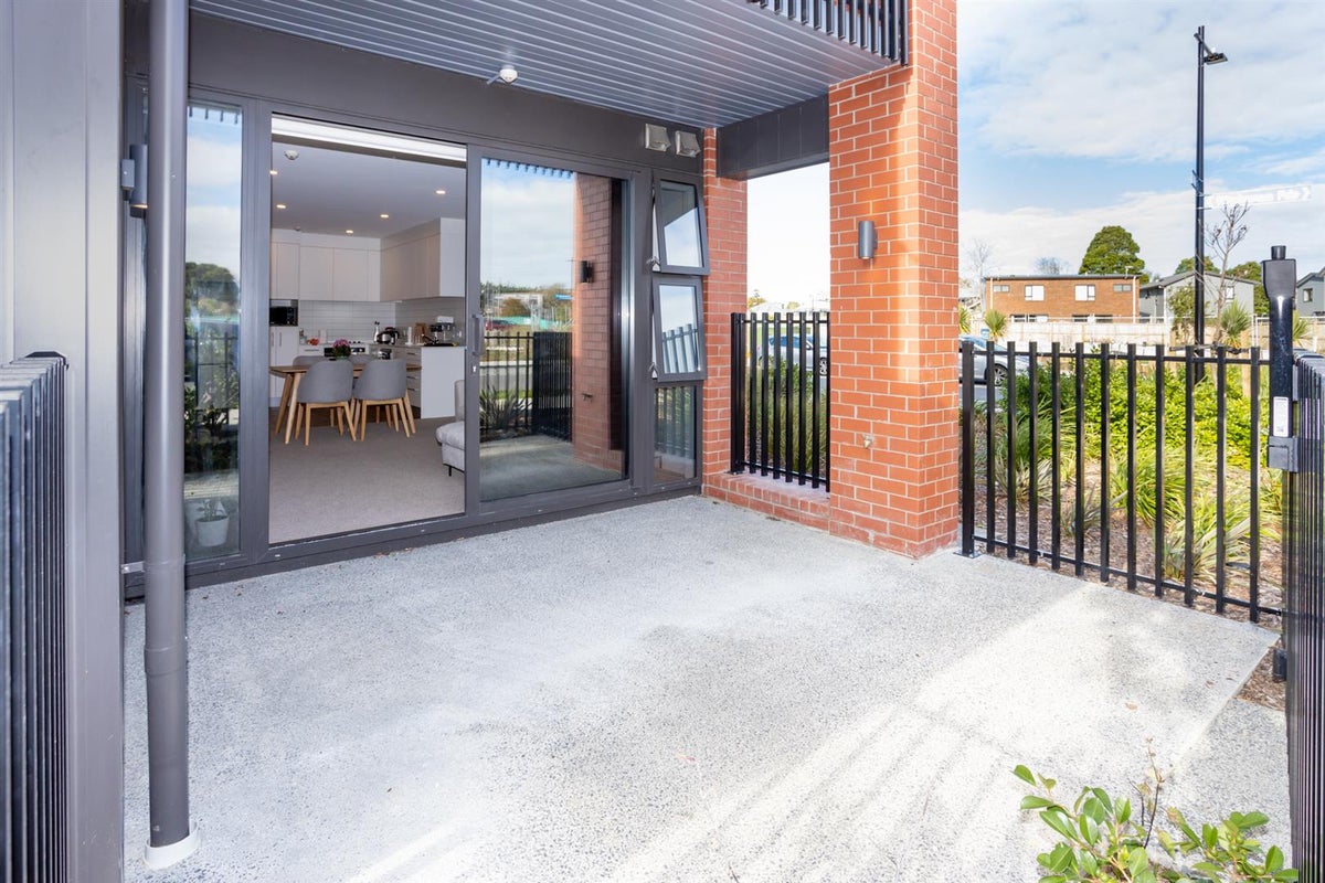 G06/0 Fraser Avenue, Northcote, Auckland - Carousel 2