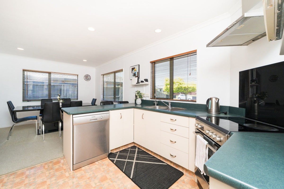 20 Parnell Heights Drive, Kelvin Grove, Palmerston North - Carousel 2
