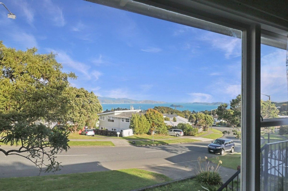 231 Dowse Drive, Maungaraki, Lower Hutt - Carousel 2