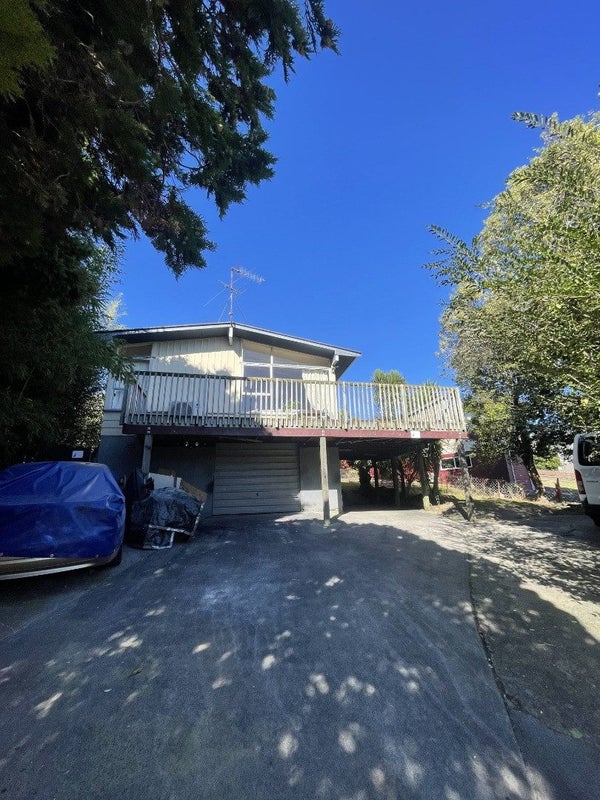 4 Temuri Place, Glendene, Auckland - Carousel 1