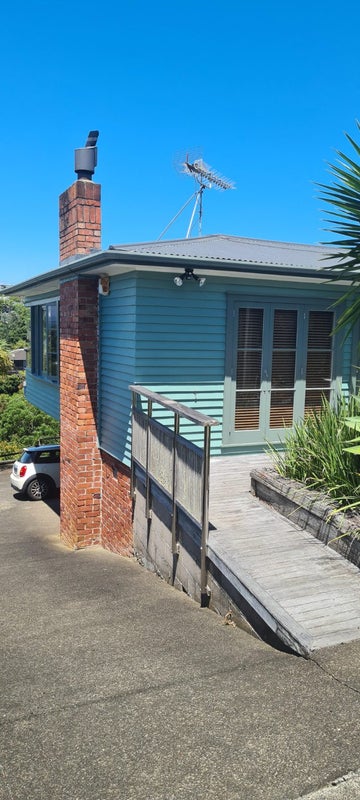 14 Peter Terrace, Castor Bay, Auckland - Carousel 1